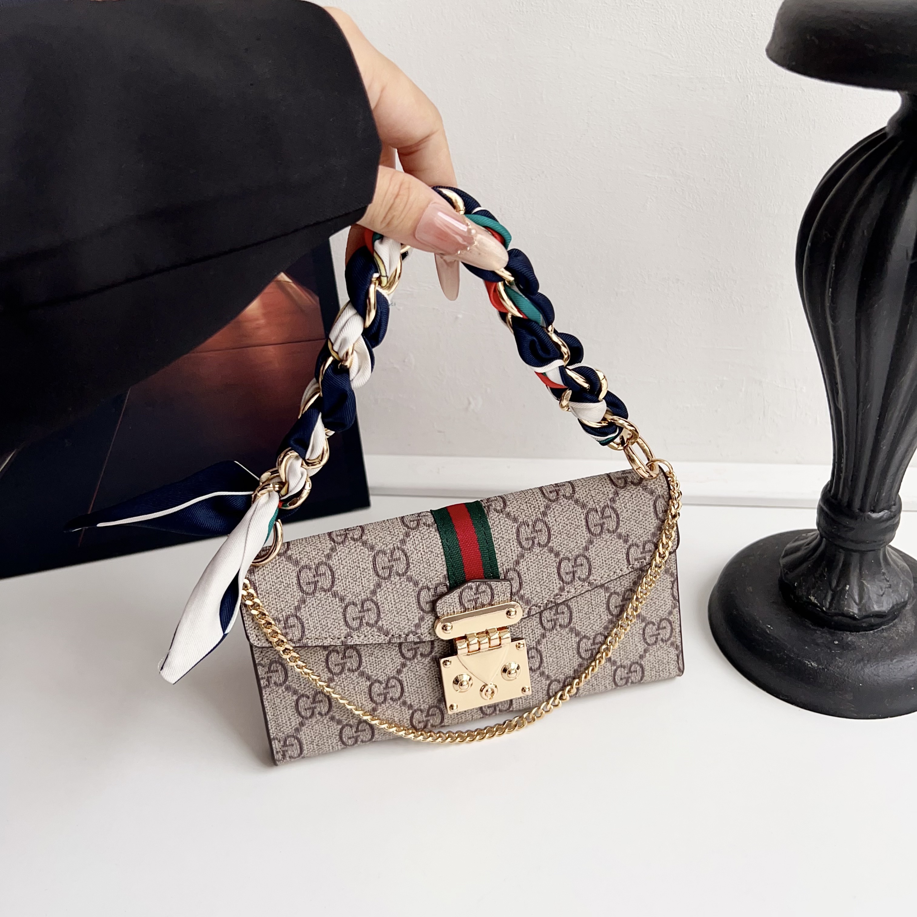 Gucci Leather iPhone Wallet Cases Magnetic Flip Cover With Crossbody Strap