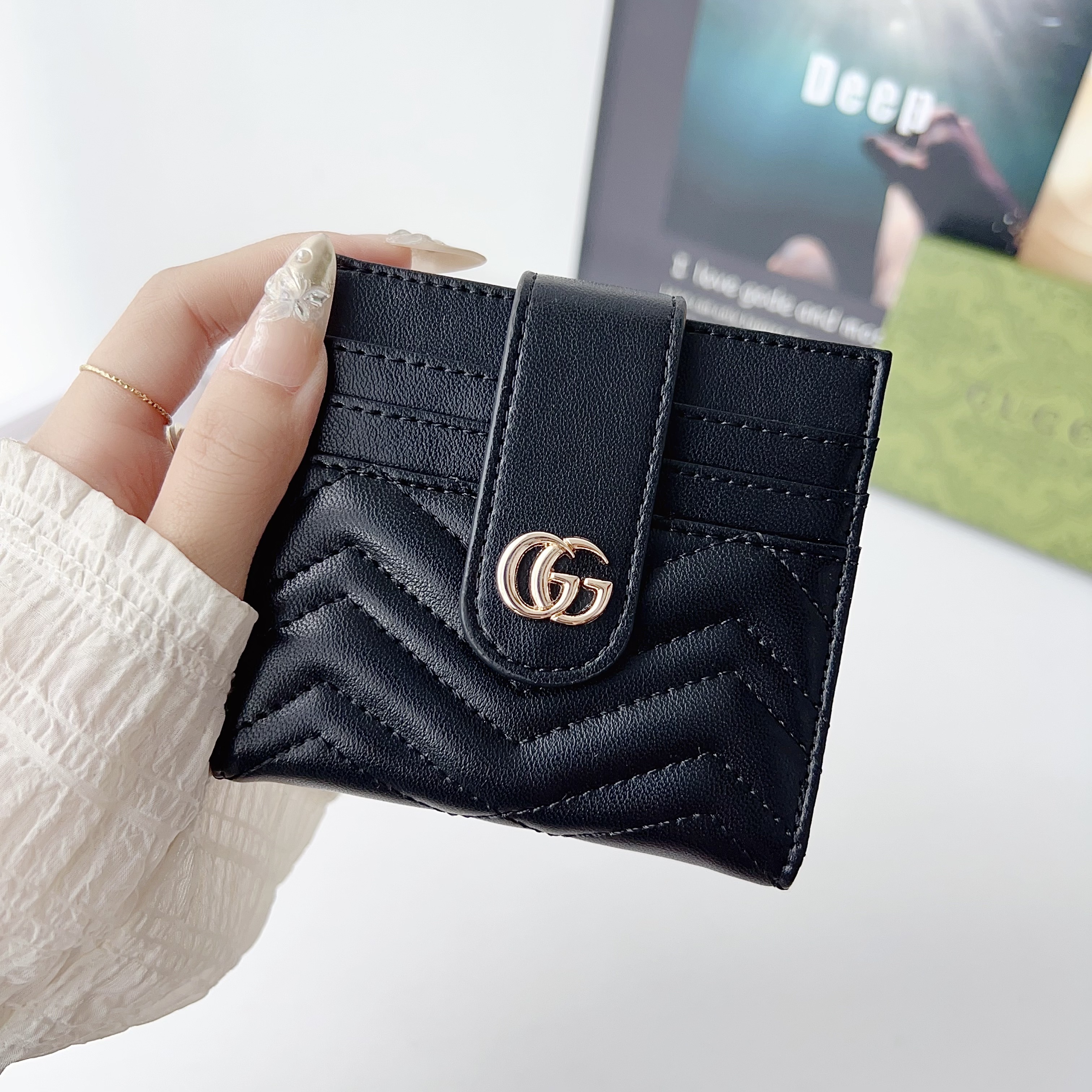 Gucci Classic Luxury Leather Slender Wallet