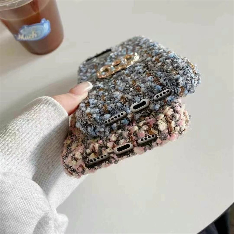 iphone16/16pro手机壳 香奈儿风格香奈儿智能手机壳 粗花呢iphone15/15pro手机壳 可爱品牌iphone14/13手机壳 高端品牌iphone手机壳 奢侈品牌 深受女生欢迎