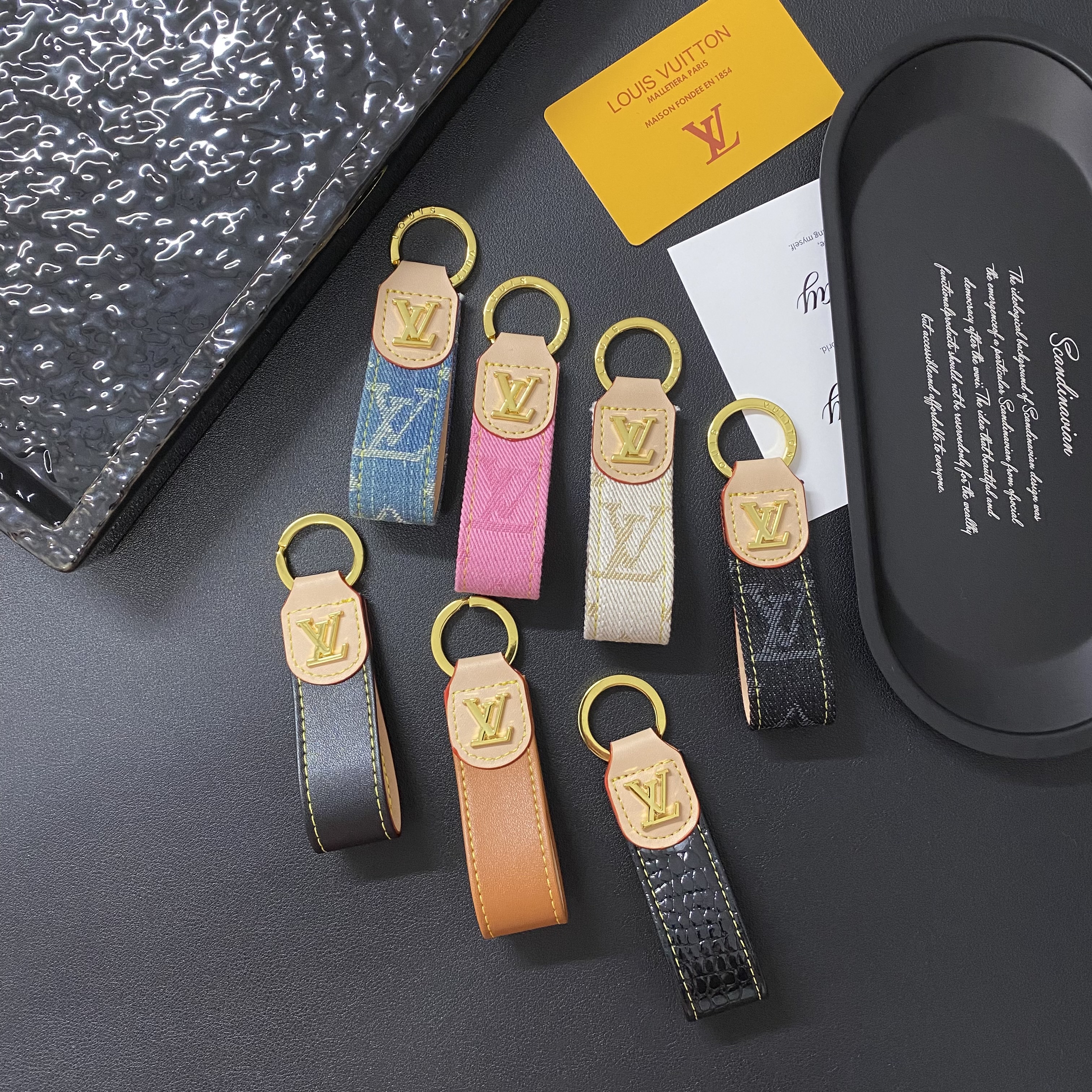 Luxury Leather Convenient Keychain
