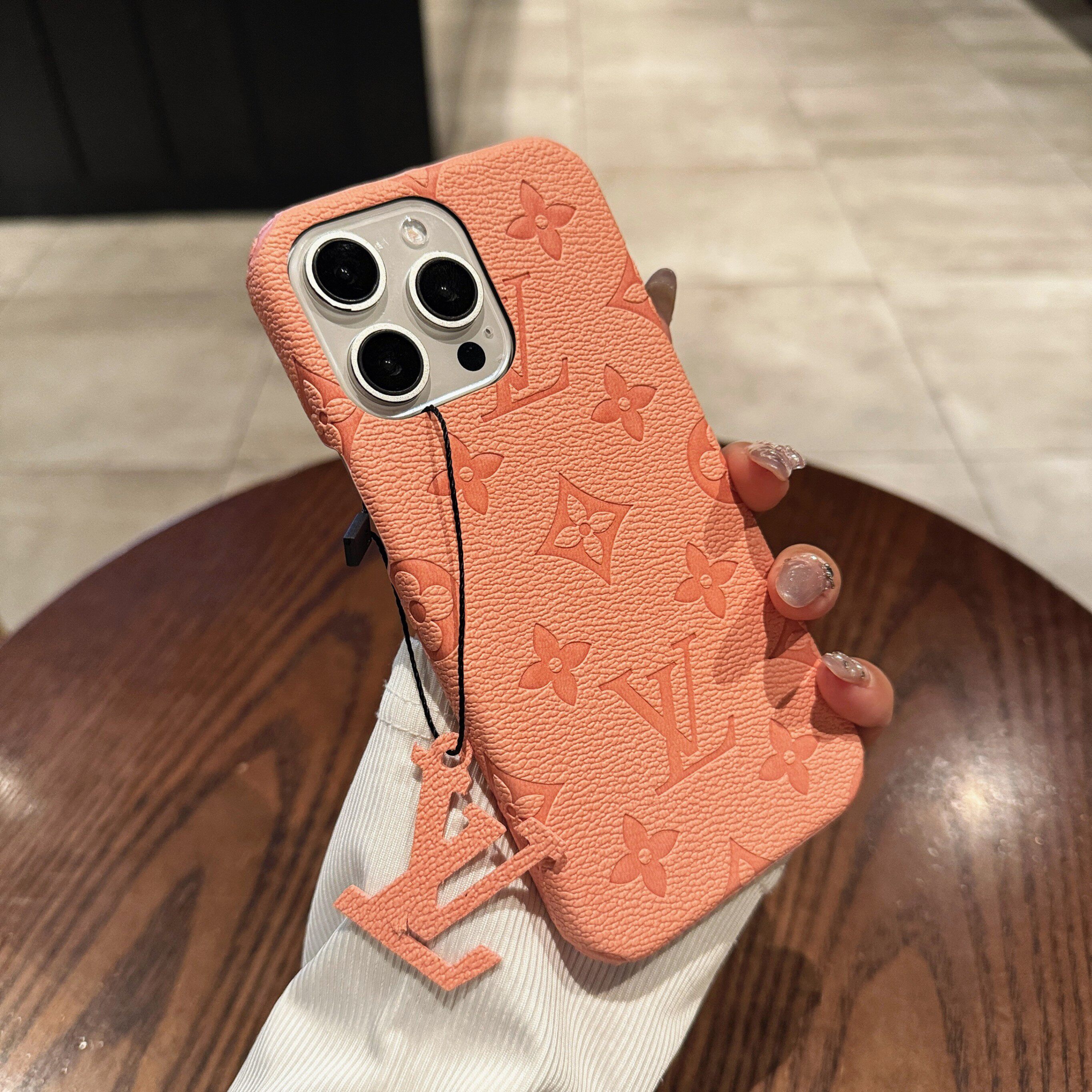 Louis Vuitton iPhone Case With small logo pendant Lettering Vintage Leather 