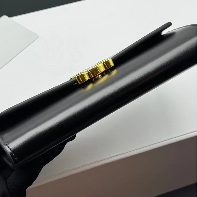 luxurious Leather Flap Wallet