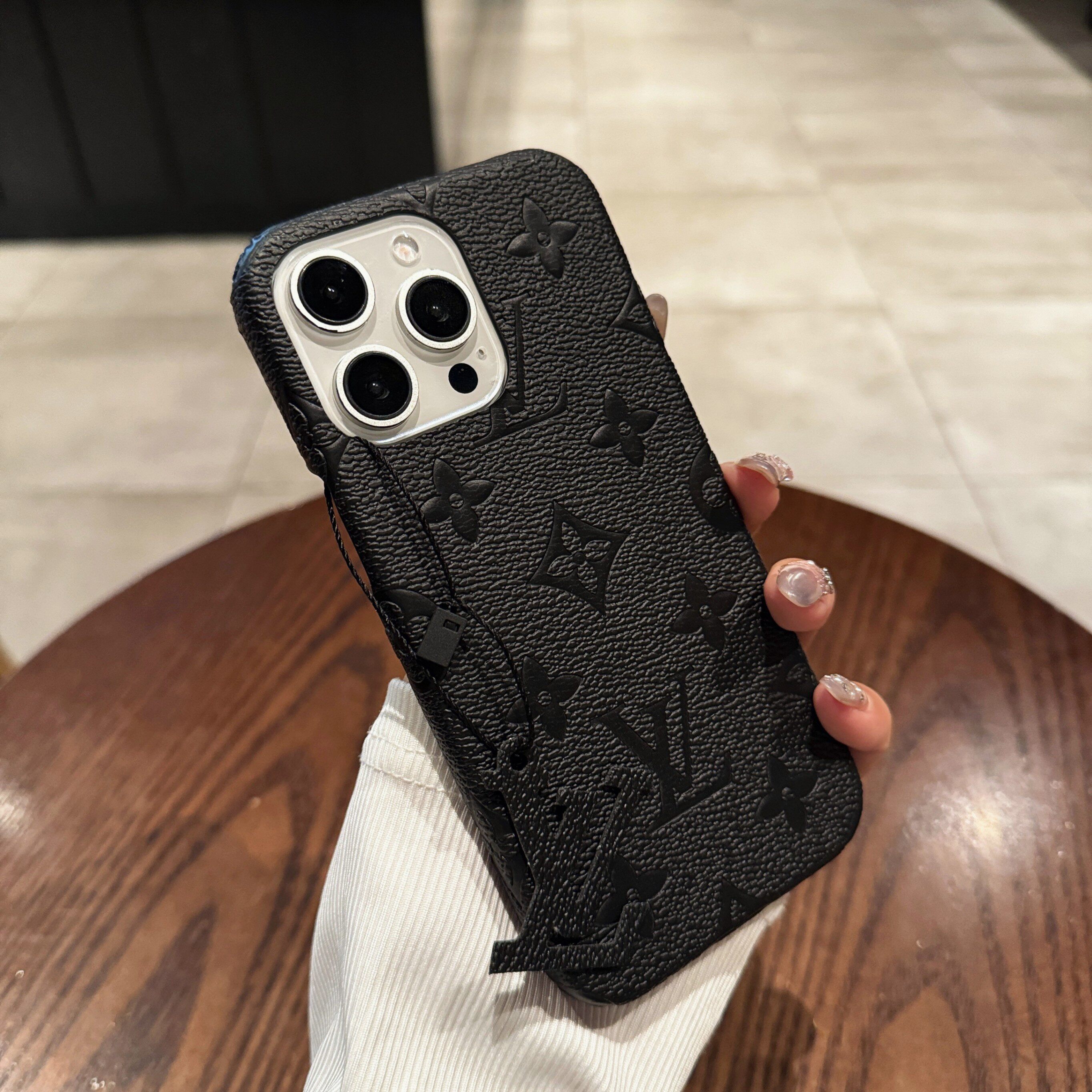 Louis Vuitton iPhone Case With small logo pendant Lettering Vintage Leather 