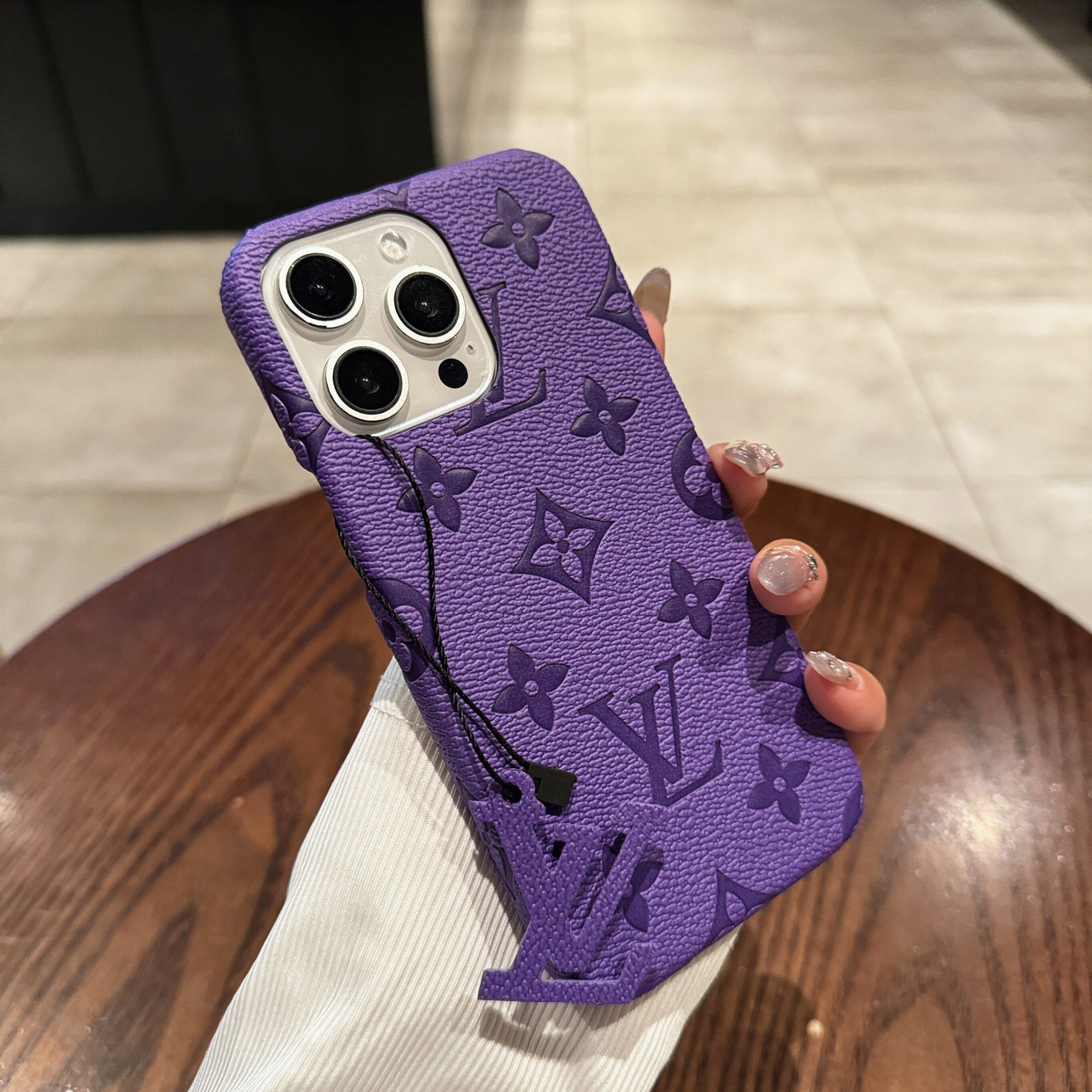 Louis Vuitton iPhone Case With small logo pendant Lettering Vintage Leather 