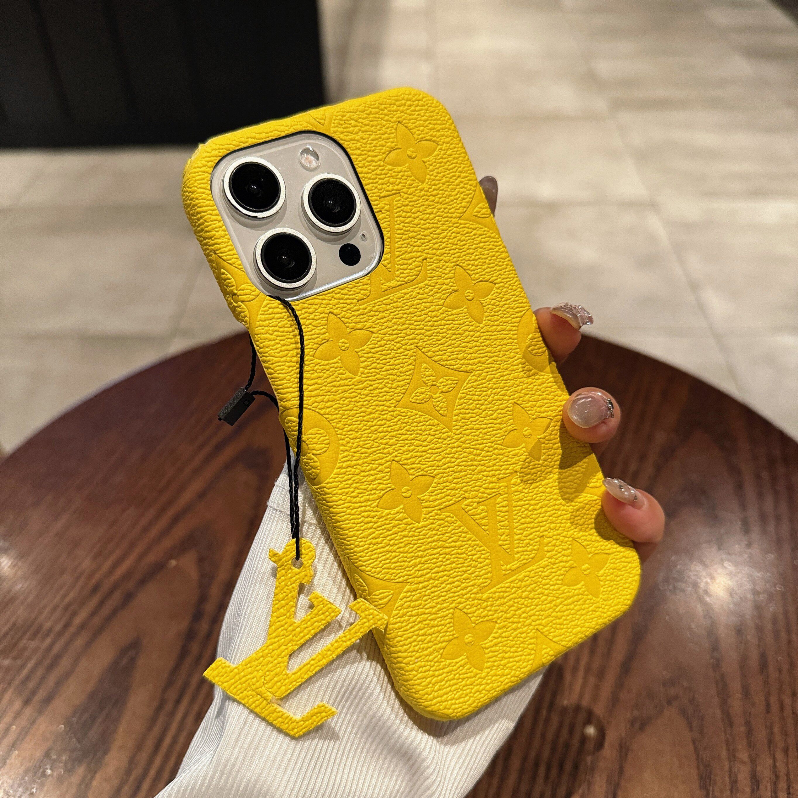 Louis Vuitton iPhone Case With small logo pendant Lettering Vintage Leather 