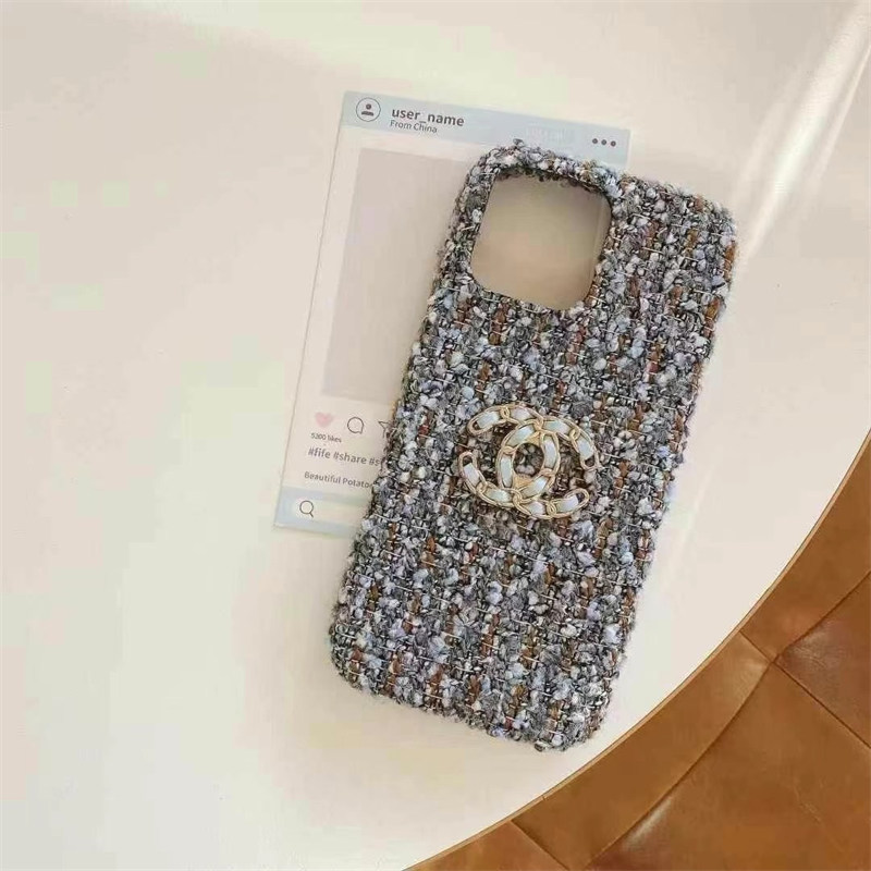iphone16/16pro手机壳 香奈儿风格香奈儿智能手机壳 粗花呢iphone15/15pro手机壳 可爱品牌iphone14/13手机壳 高端品牌iphone手机壳 奢侈品牌 深受女生欢迎