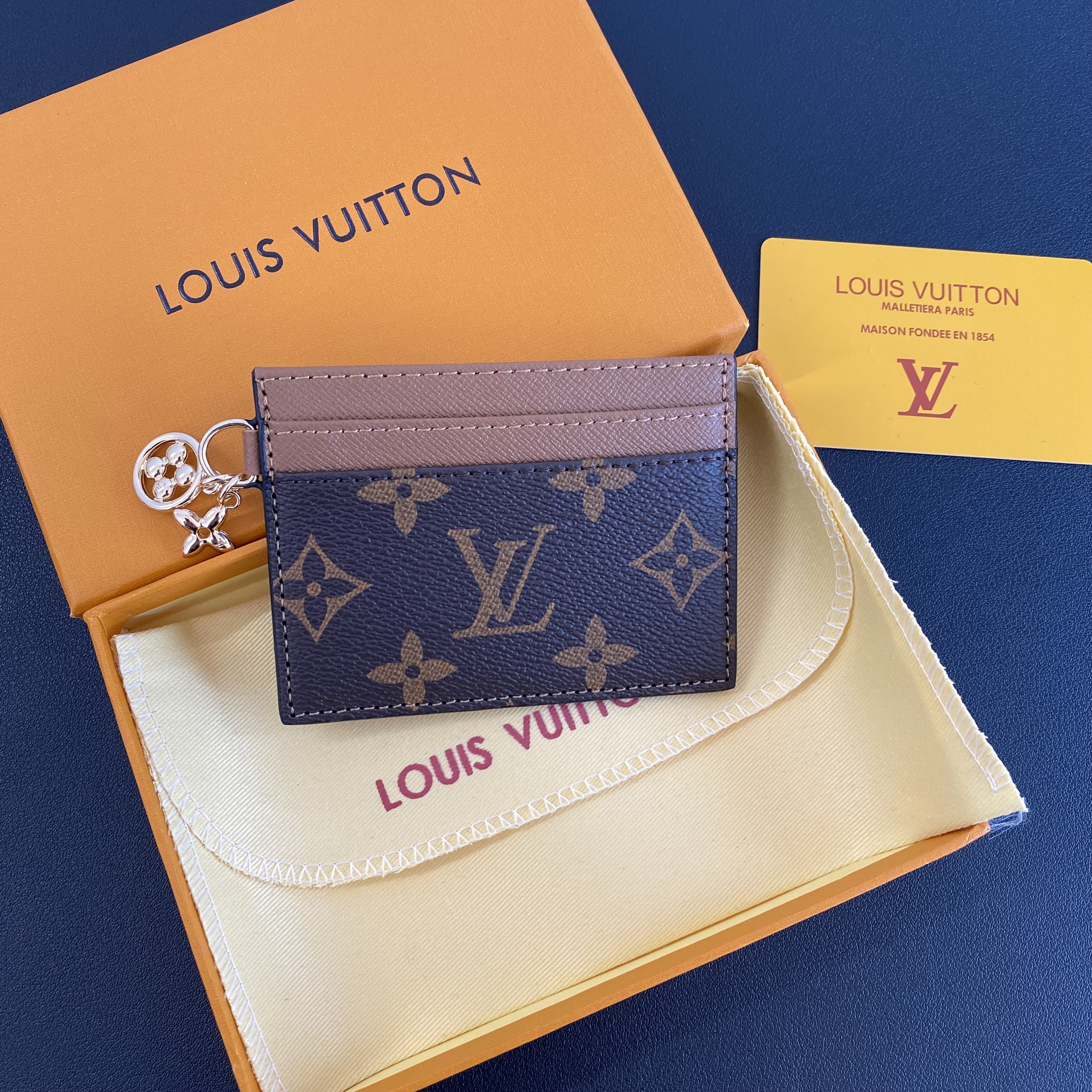 Louis Vuitton Classic Luxury Leather Wallet Card Holder Metal floral decoration-BELKCASE