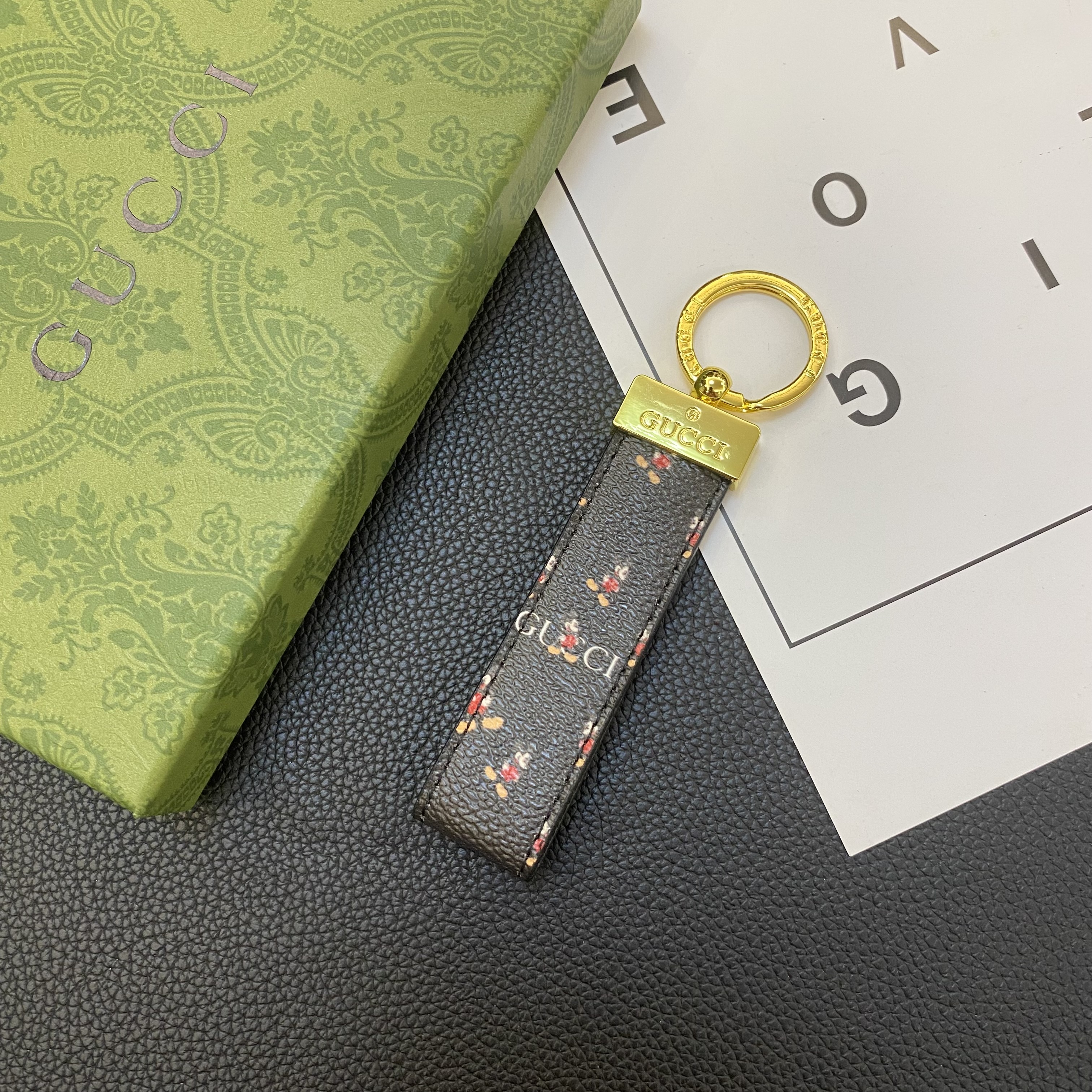 Luxury Leather Convenient Keychain