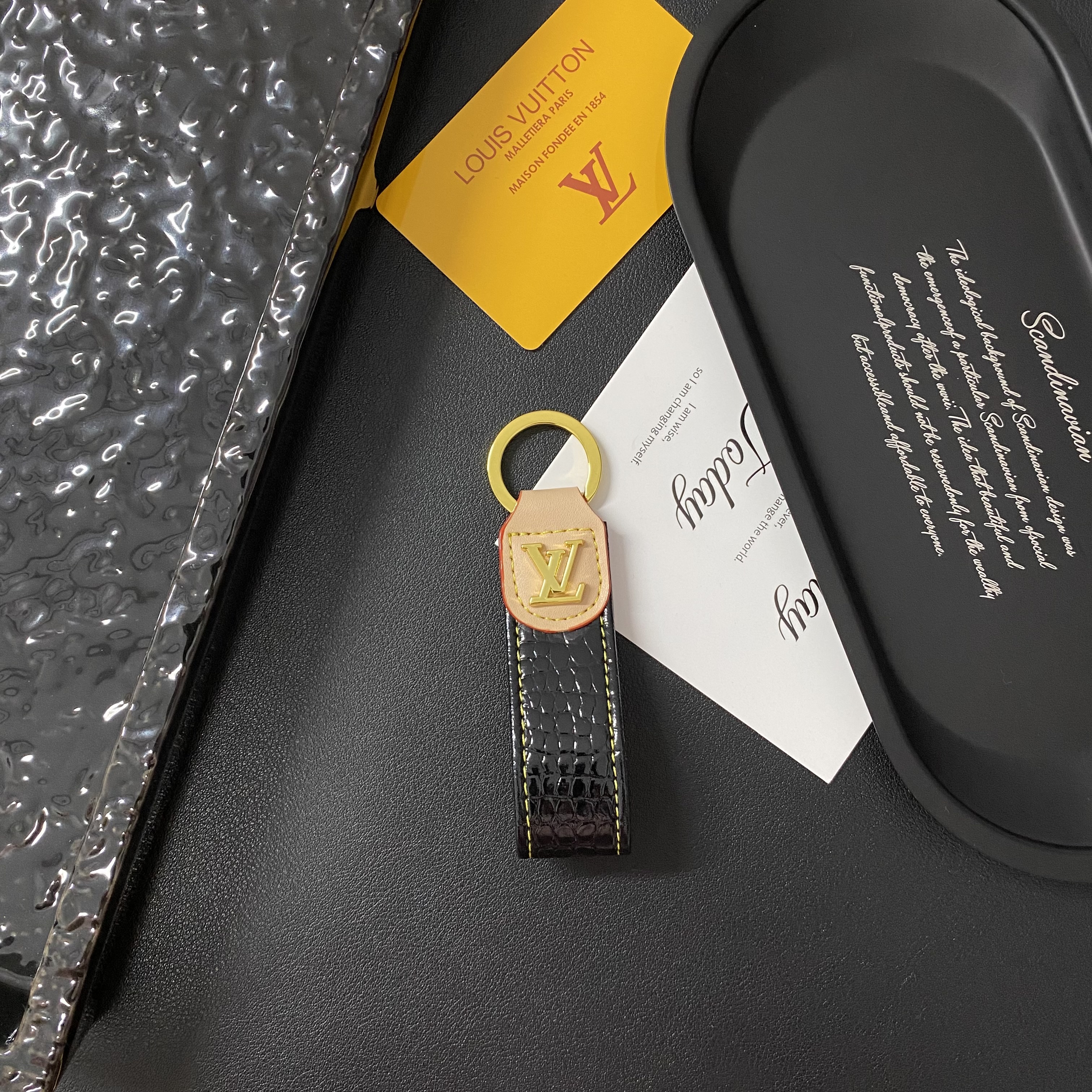 Luxury Leather Convenient Keychain