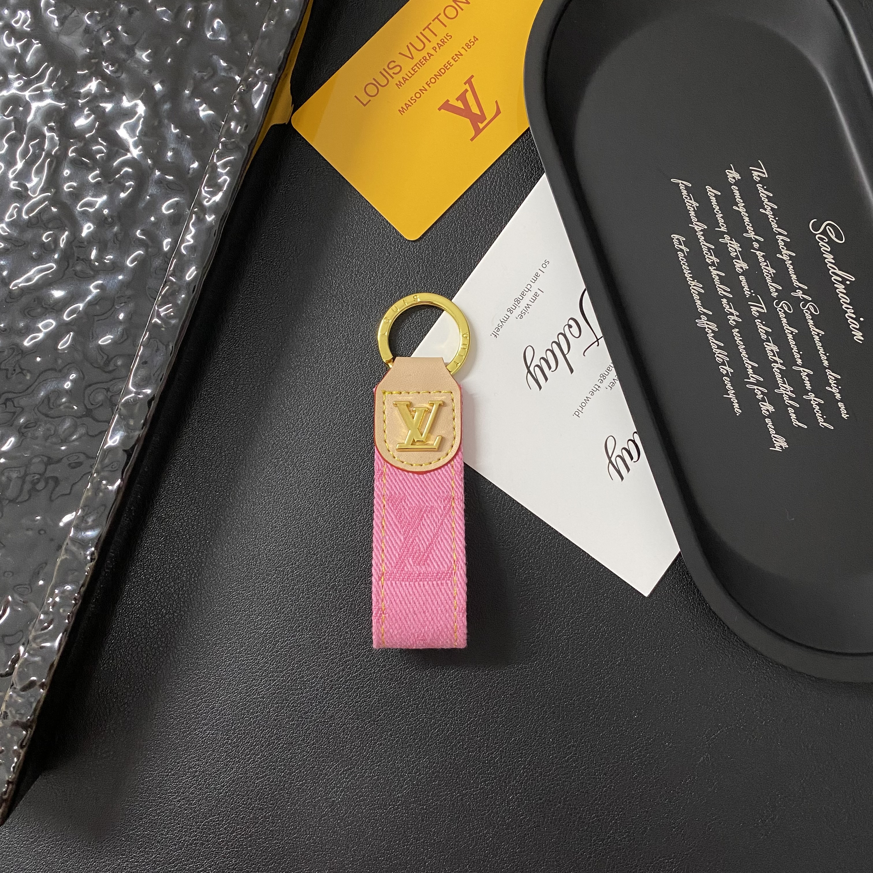 Luxury Leather Convenient Keychain