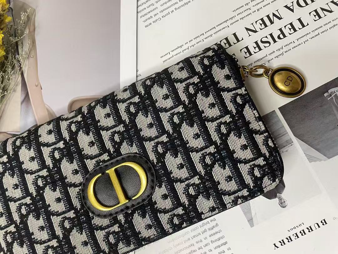 luxurious Canvas D Wallet