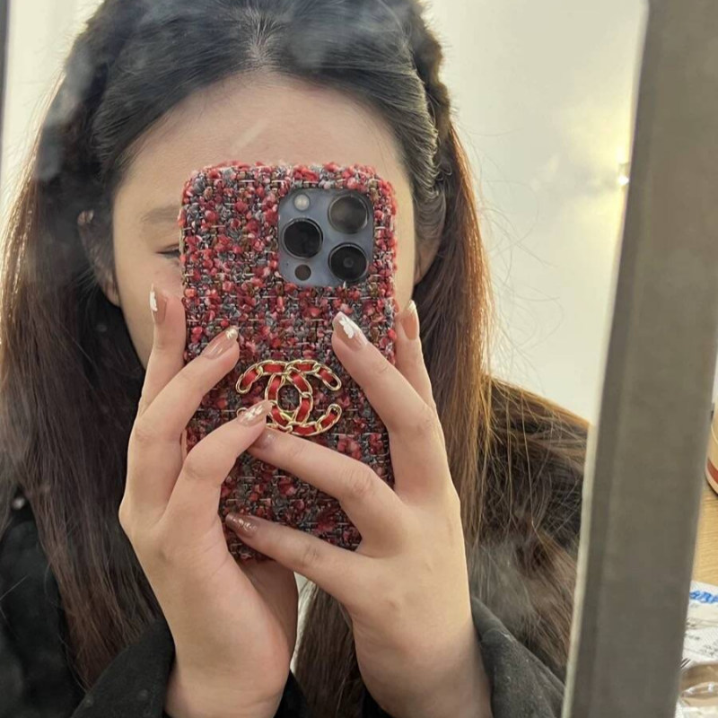 iphone16/16pro手机壳 香奈儿风格香奈儿智能手机壳 粗花呢iphone15/15pro手机壳 可爱品牌iphone14/13手机壳 高端品牌iphone手机壳 奢侈品牌 深受女生欢迎