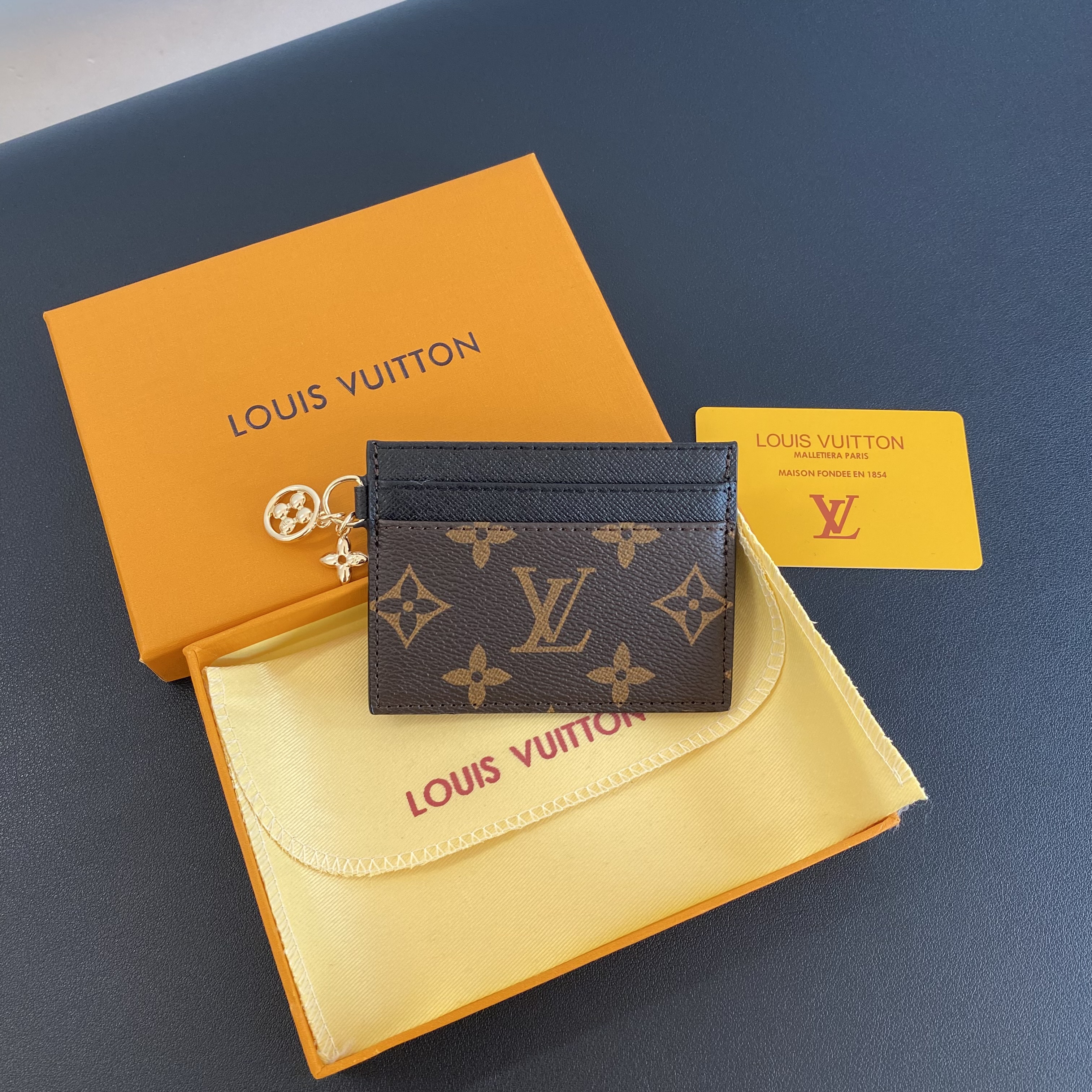 Louis Vuitton Classic Luxury Leather Wallet Card Holder Metal floral decoration-BELKCASE