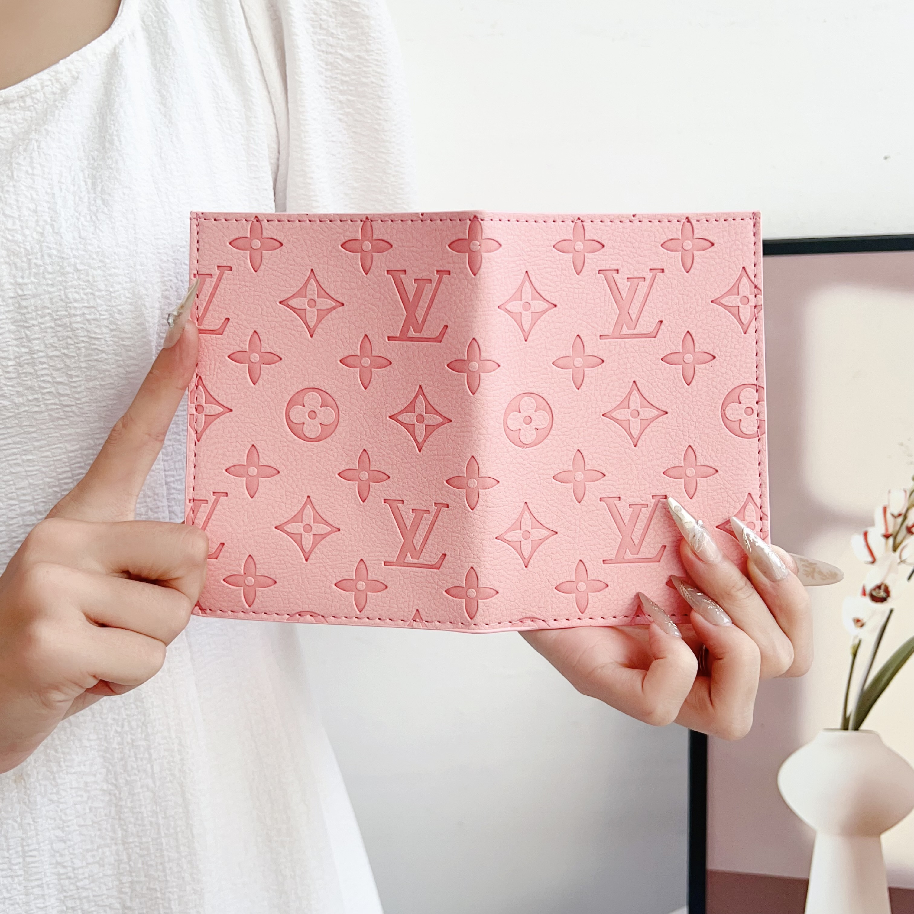 Louis Vuitton Luxury Leather Wallet Card Holder/Passport holder