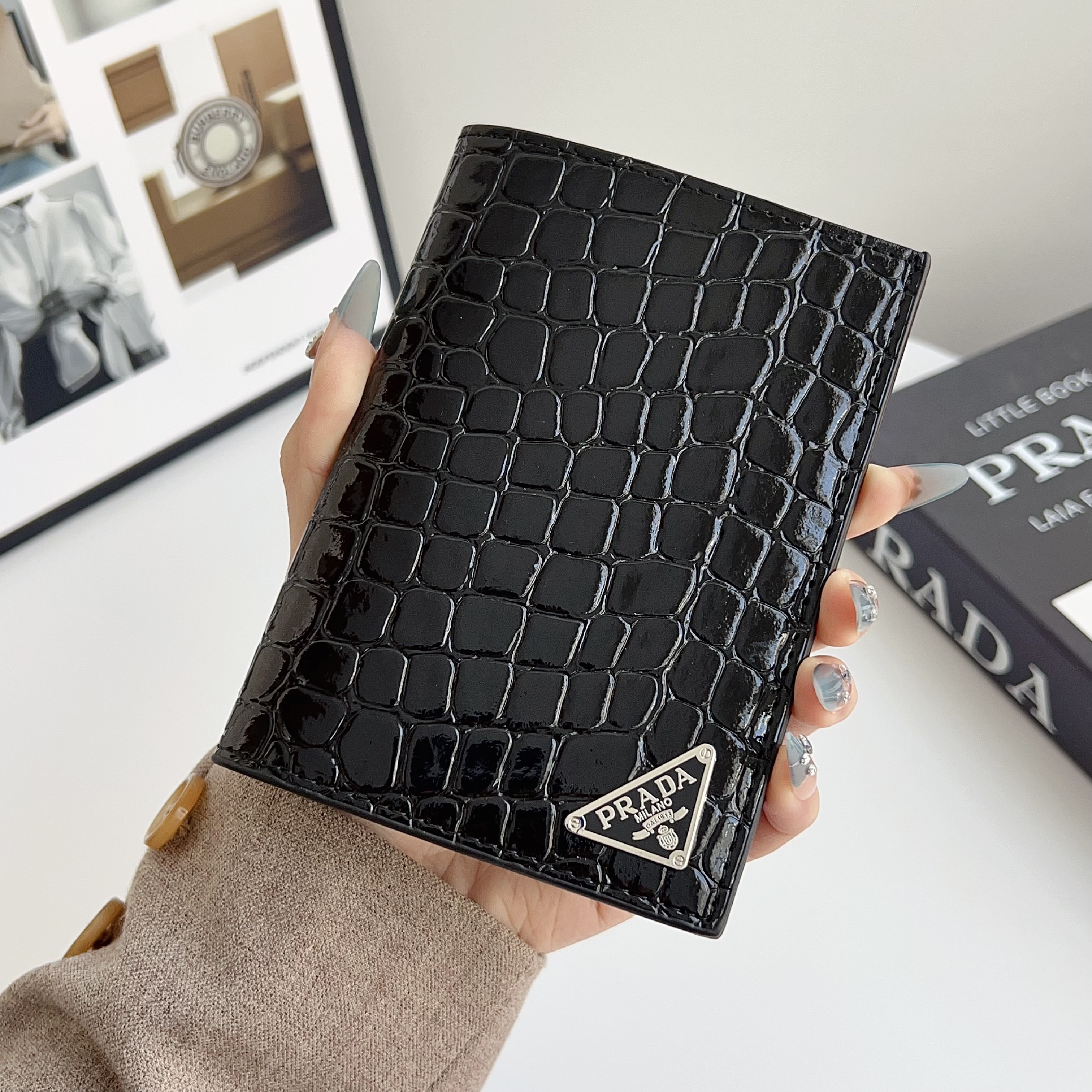 Prada Luxury Leather Wallet Card Holder/Passport holder