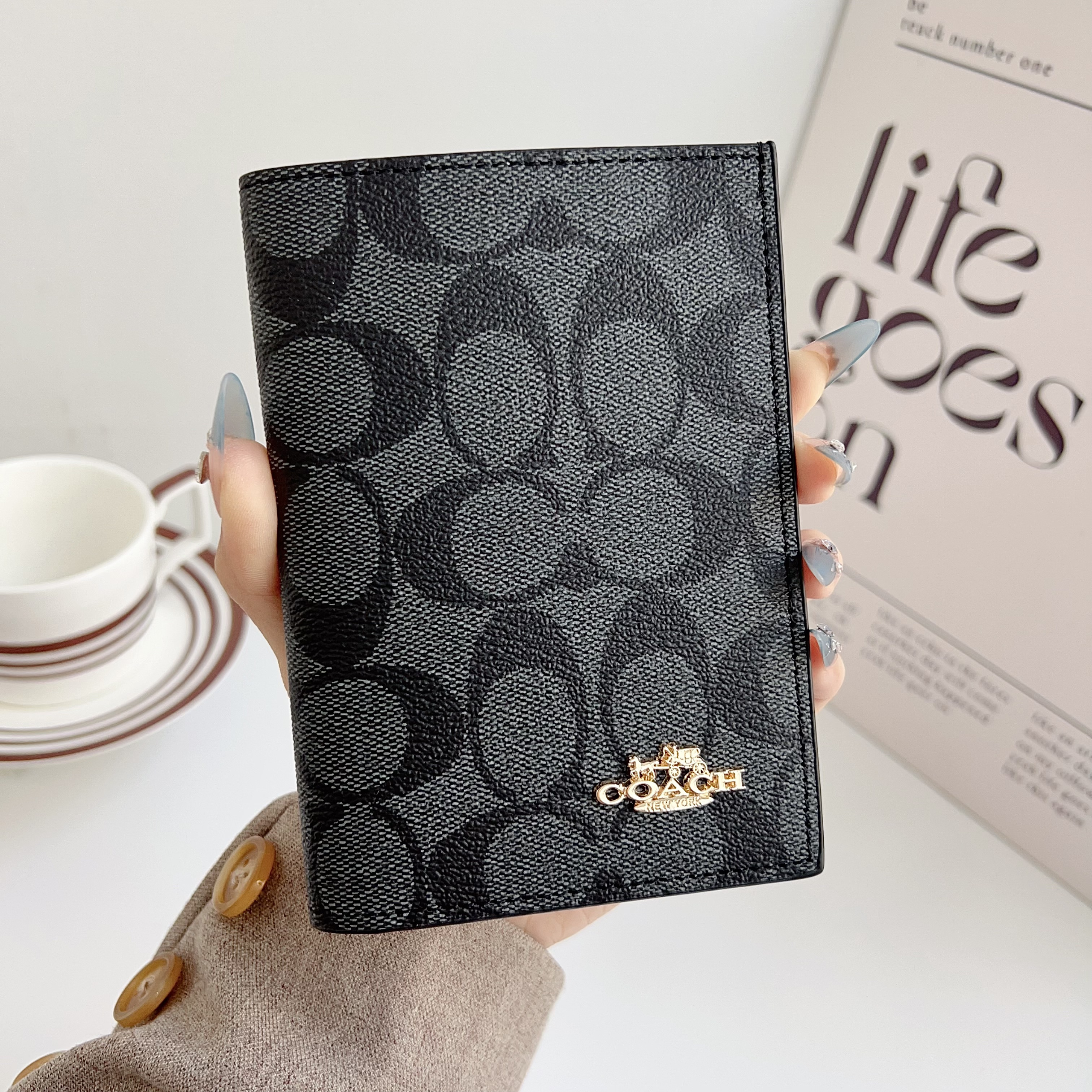 Coach Luxury Leather Wallet Card Holder/Passport holder