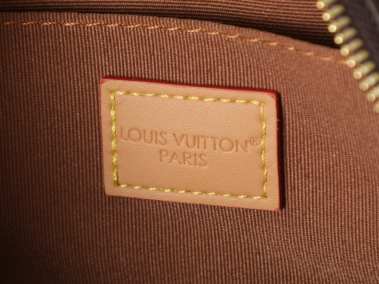 Louis Vuitton Keepall 25 Leather Handbag