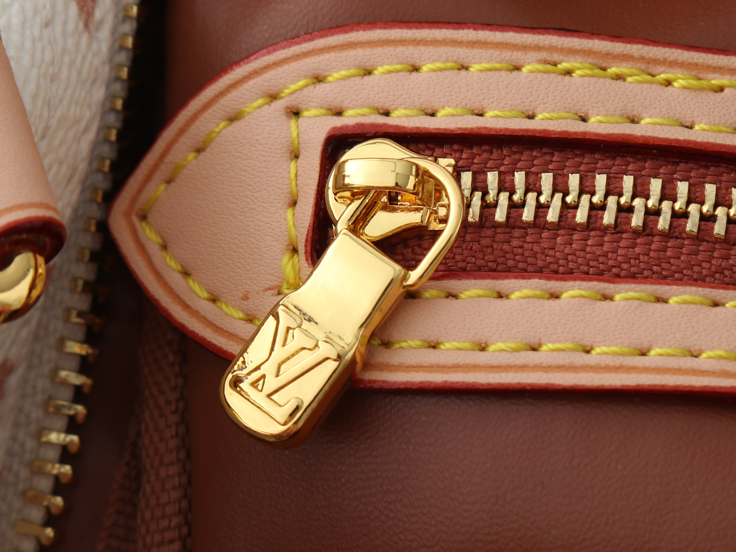 Louis Vuitton Speedy 25 Leather Shoulder Bag