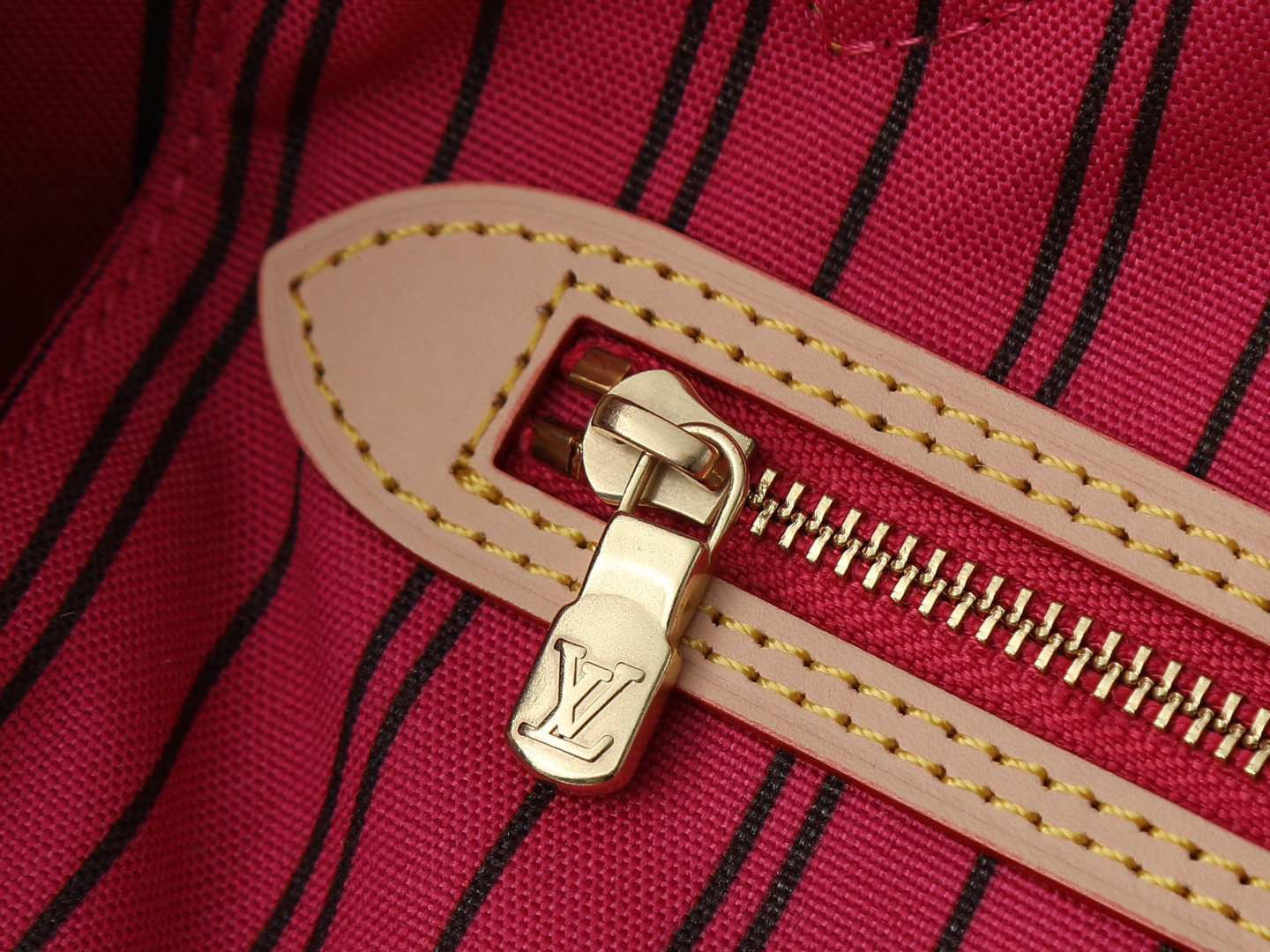 Louis Vuitton Neverfull MM Monogram Tote Bag