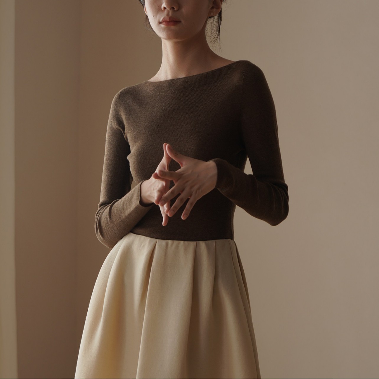 女士春秋輕薄一字領打底衫