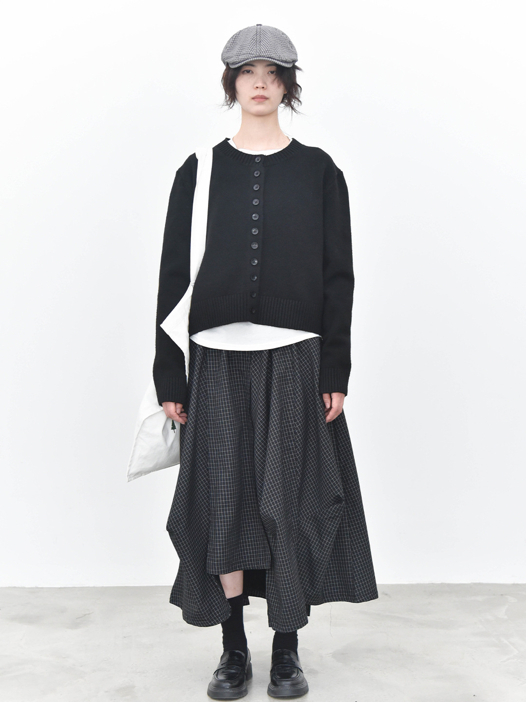 女士冬季簡約多釦設計羊毛開衫