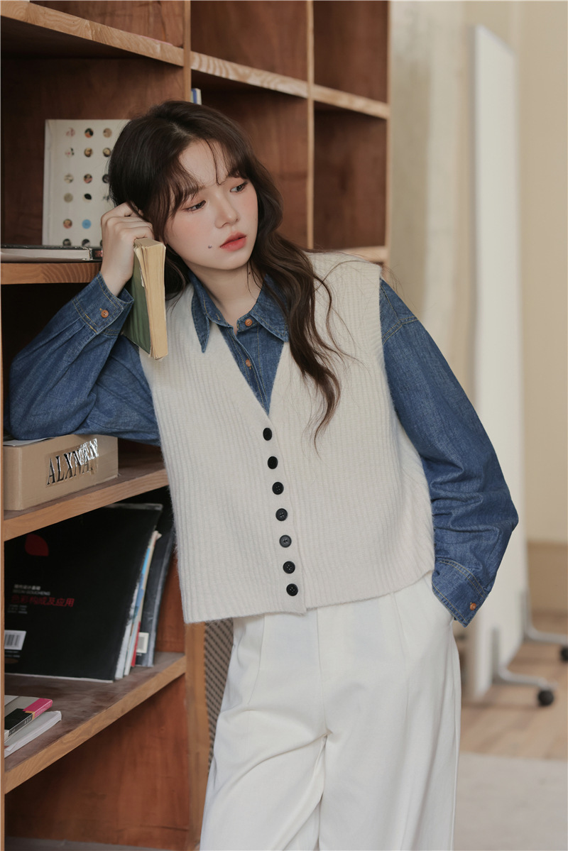 女士秋季日系V領單排扣針織馬甲+牛仔長袖襯衫