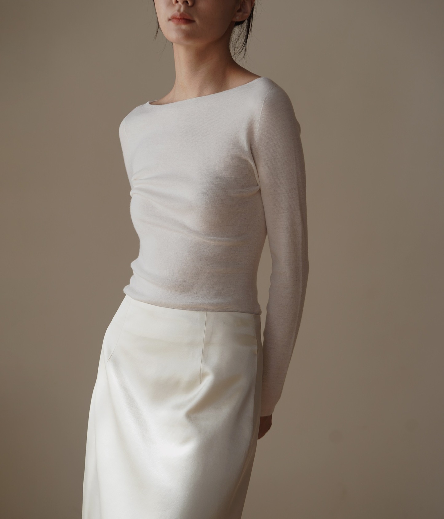 女士春秋輕薄一字領打底衫