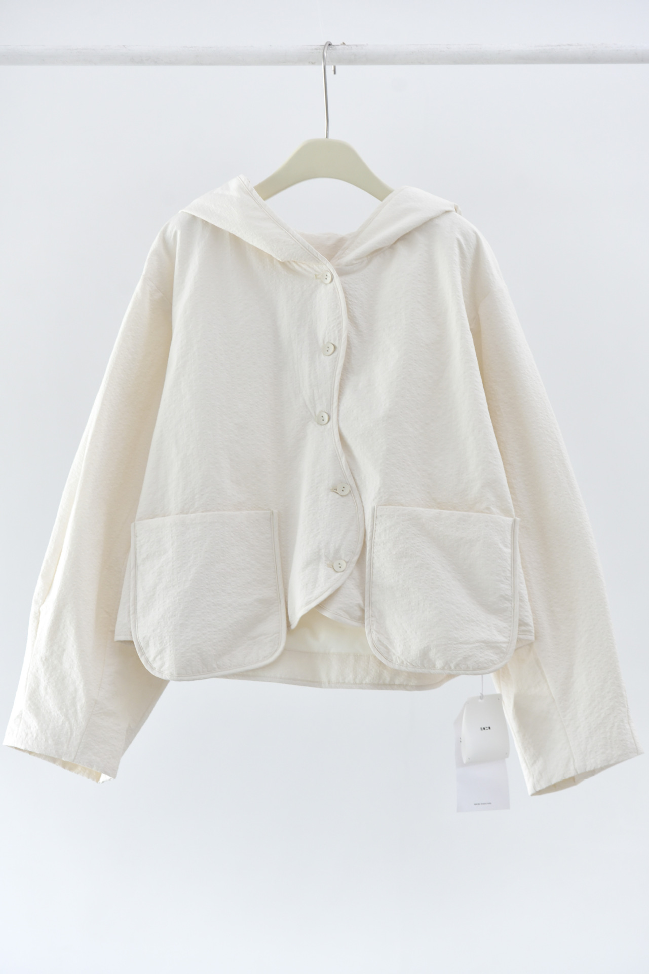 女士冬季廓形立體波浪門襟連帽棉外套