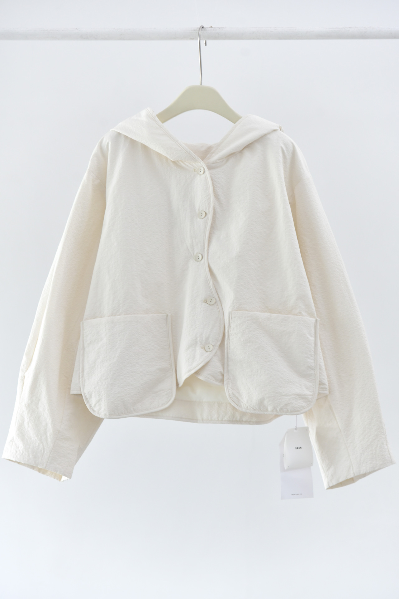 女士冬季廓形立體波浪門襟連帽棉外套