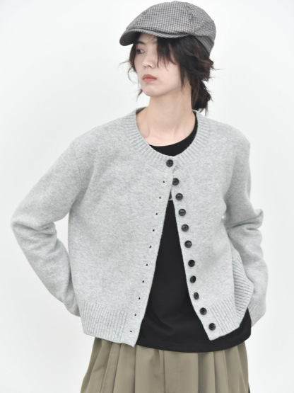 女士冬季簡約多釦設計羊毛開衫