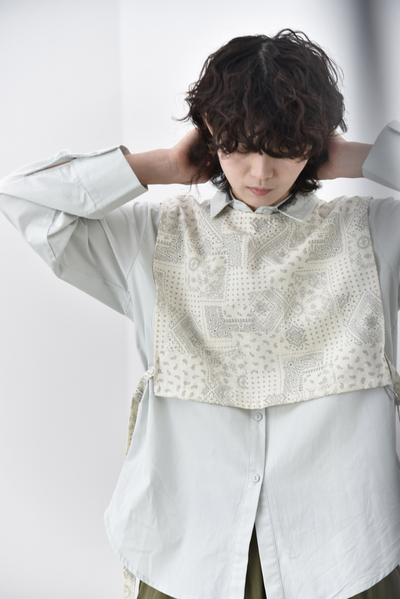 女腰果花後排圓領系帶披肩