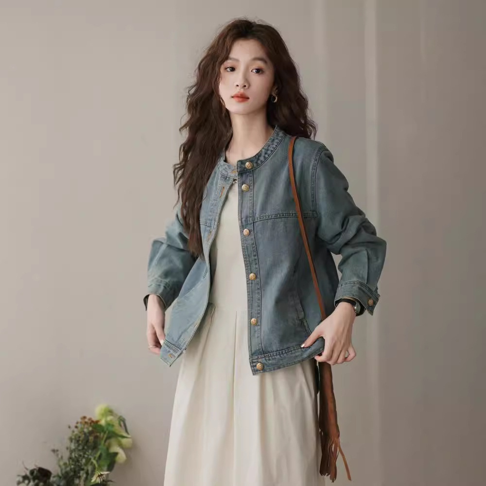 女士秋季小金扣圓領牛仔外套