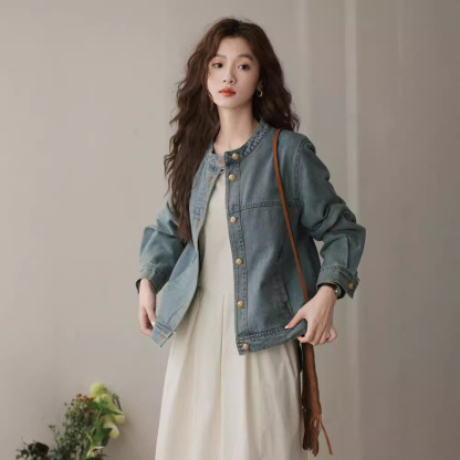 女士秋季小金扣圓領牛仔外套