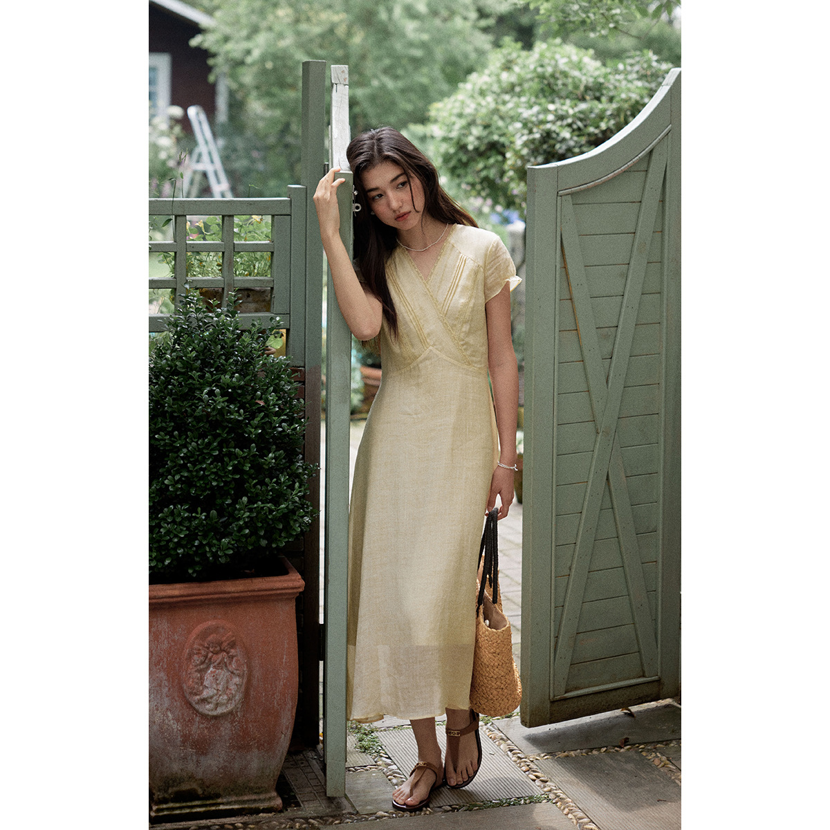 女夏法式苎麻v领短袖连衣裙