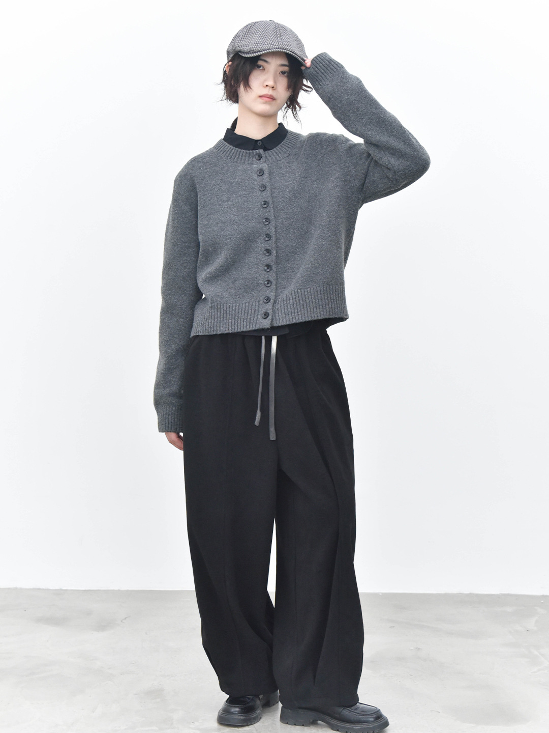 女士冬季簡約多釦設計羊毛開衫