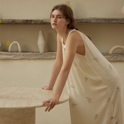 貢緞小清新鈴蘭花印花掛脖睡裙