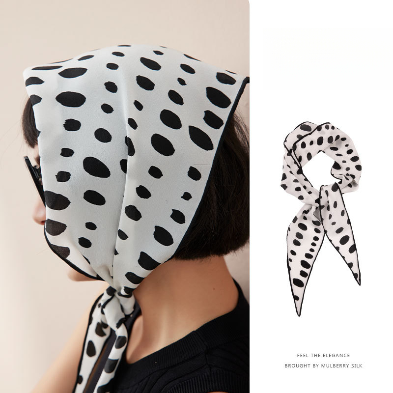 桑蠶絲黑白斑點三角絲巾