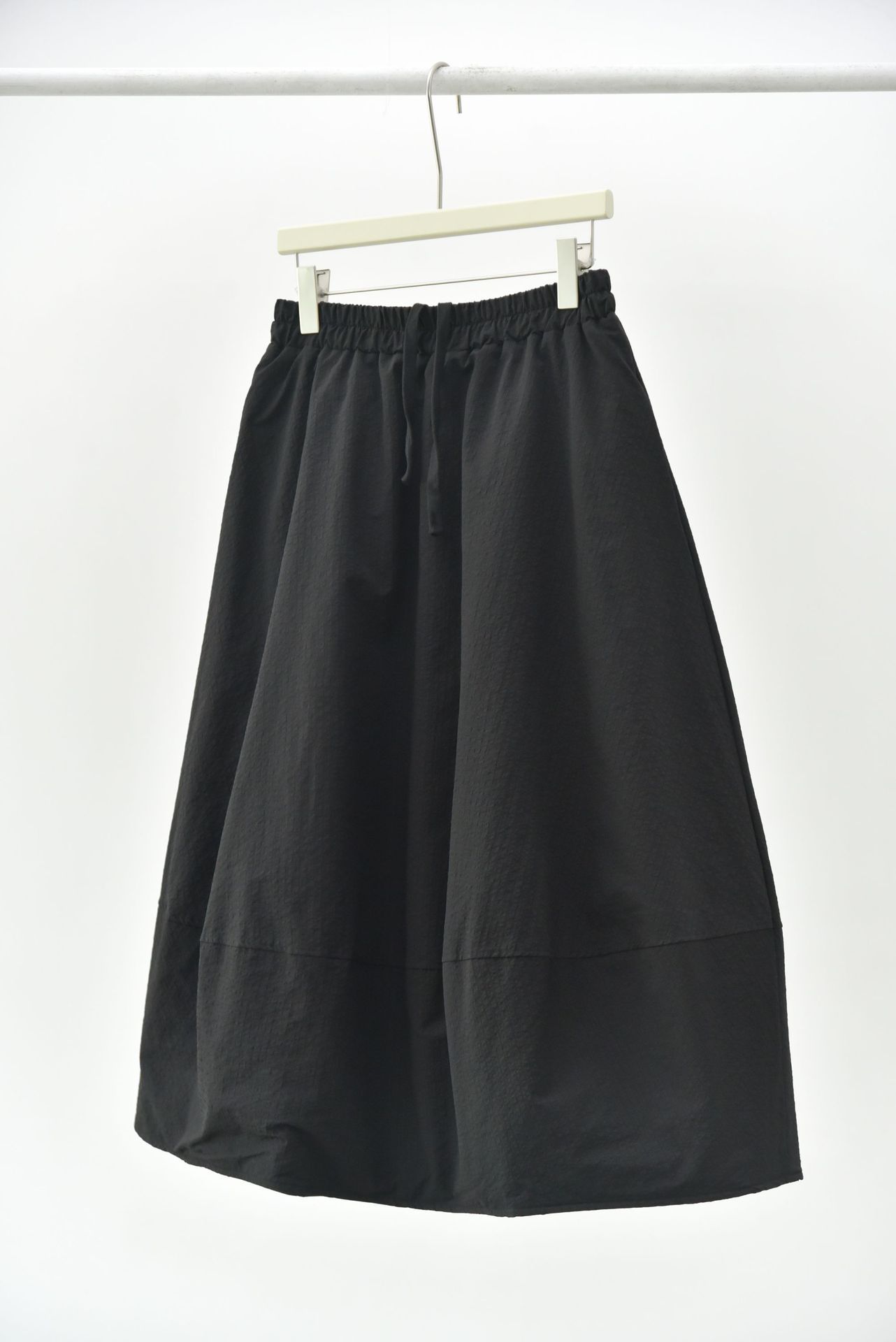 女士冬季立體感廓形夾棉花苞半身裙