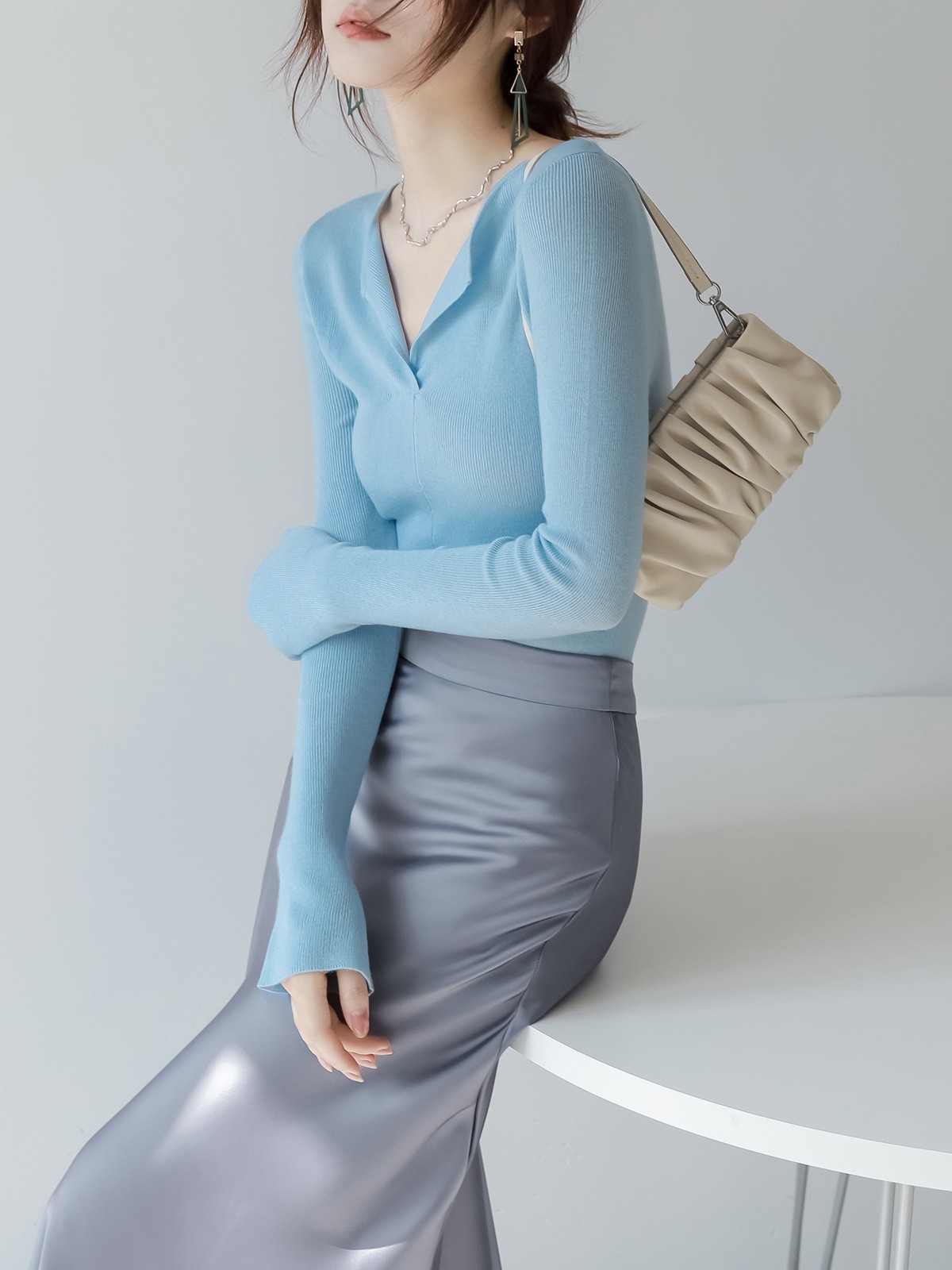 女士春秋小翻領V領打底衫