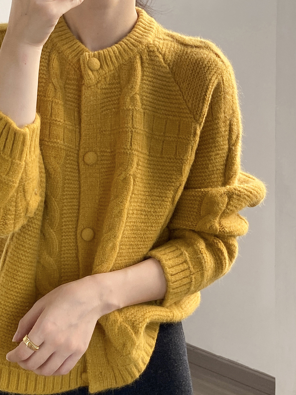 女士秋冬圓領包扣麻花毛衣開衫
