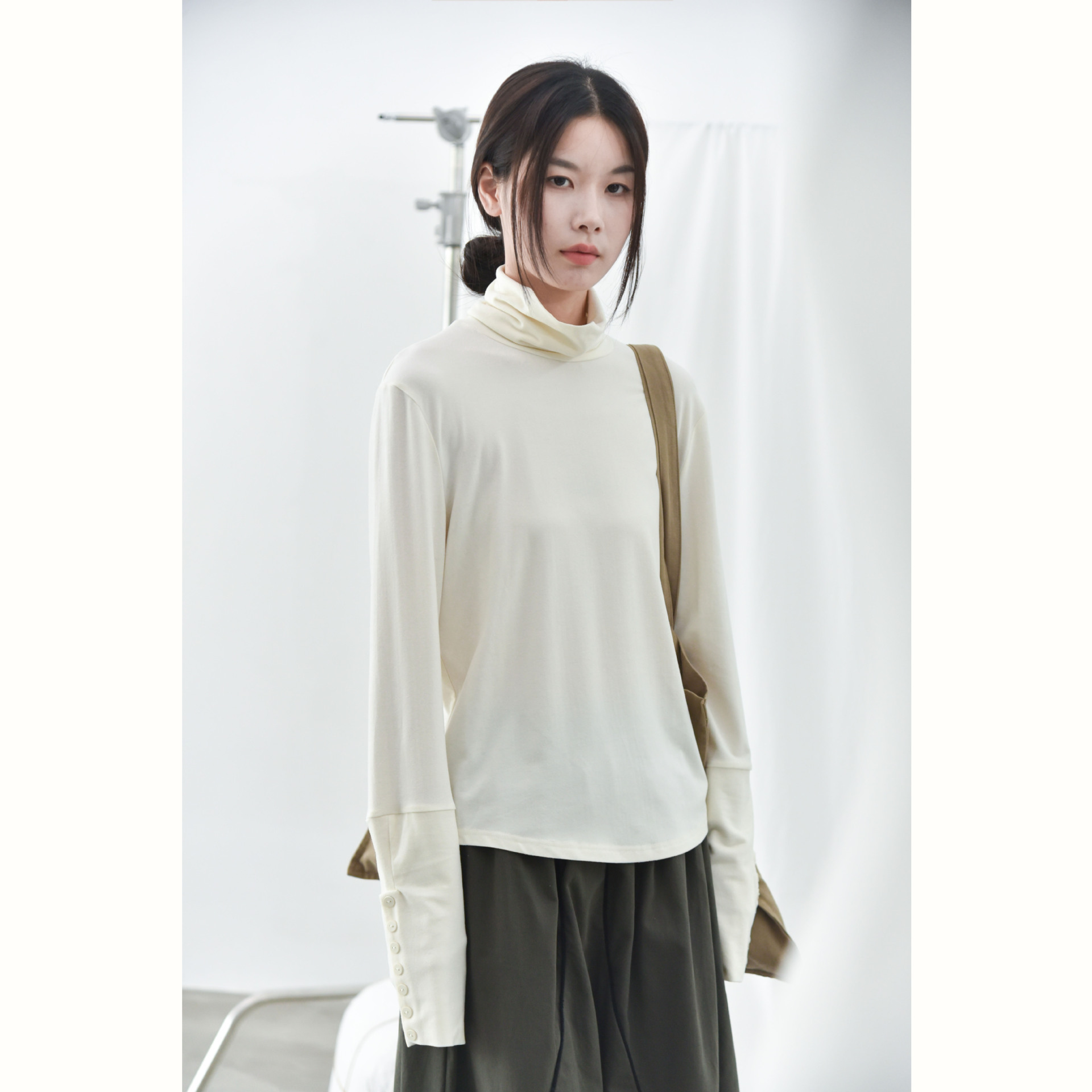 女士秋冬高領磨毛袖口多扣打底衫