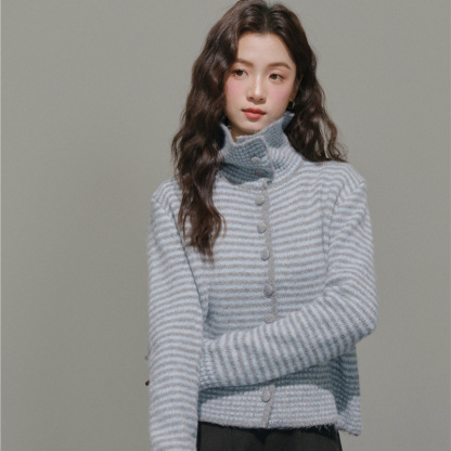 女士冬季慵懶風軟糯條紋高領毛衣外套