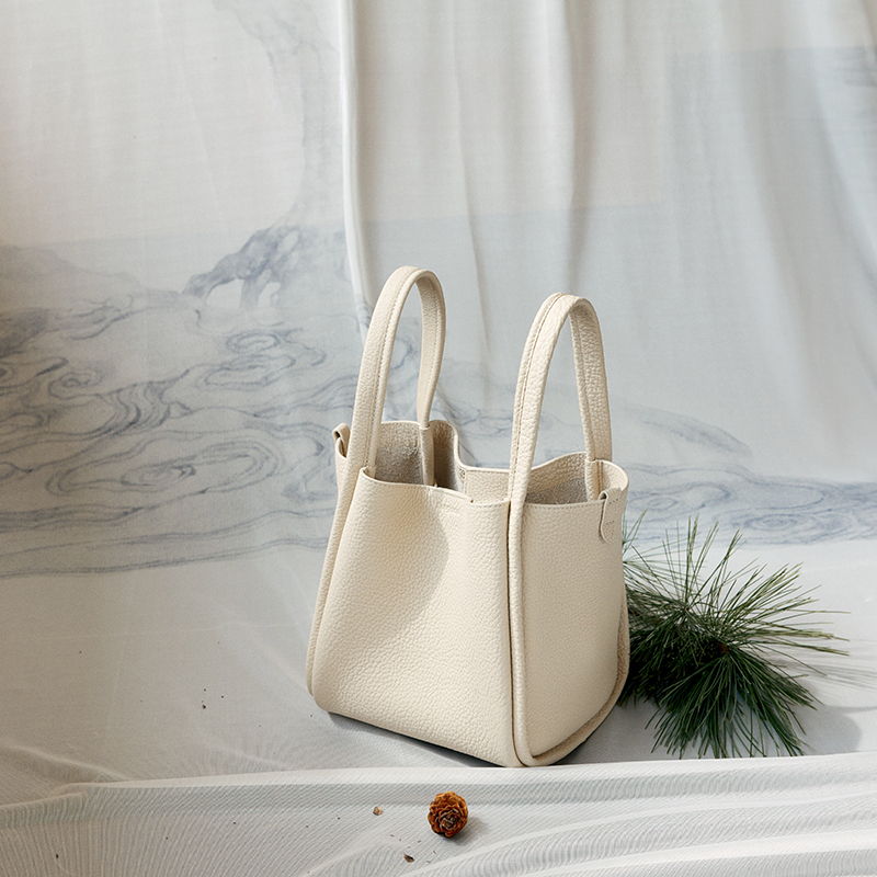 女士頭層牛皮中號菜籃子水桶包