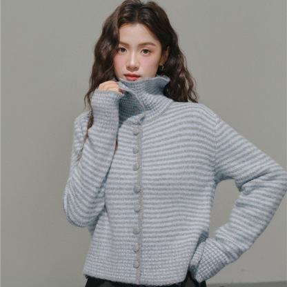 女士冬季慵懶風軟糯條紋高領毛衣外套