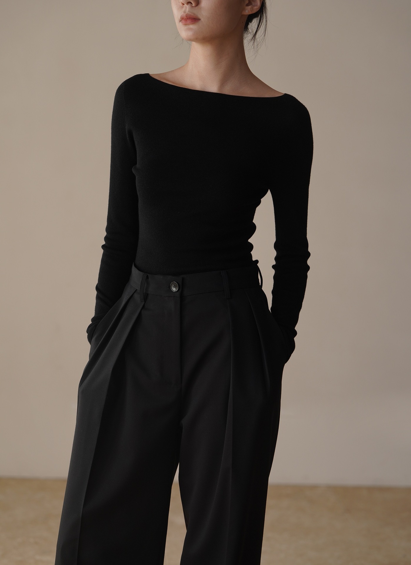 女士春秋輕薄一字領打底衫