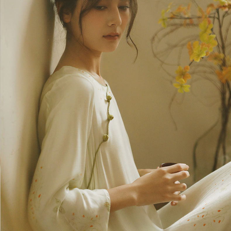 女貢緞新中式蝶戀印花長袖睡裙