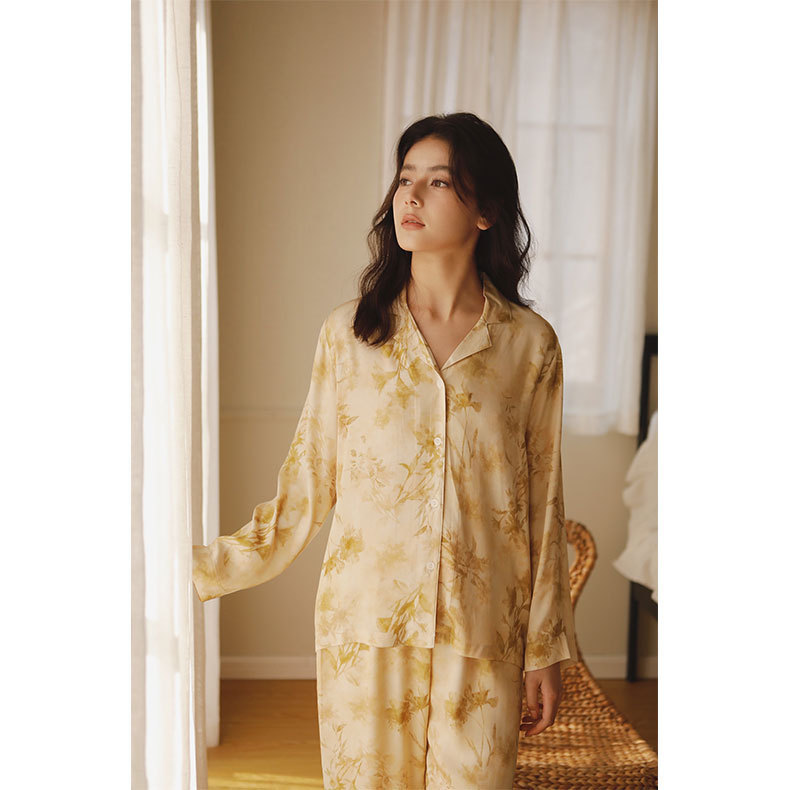女款貢緞浮生印花翻領長袖睡衣套裝