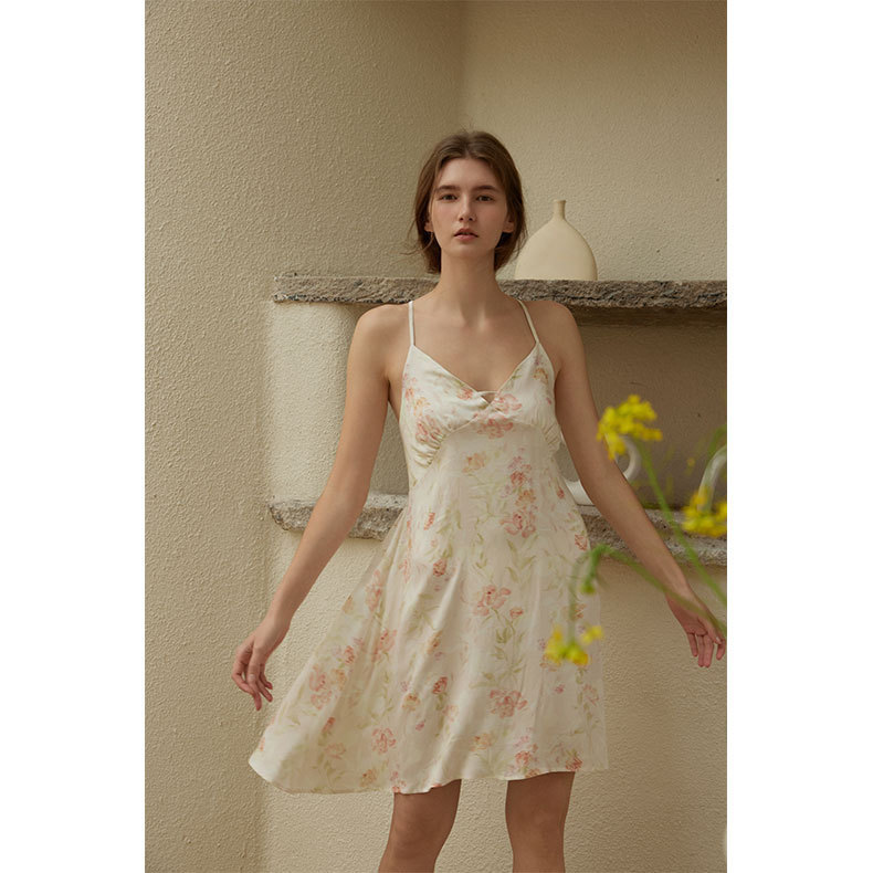 女士貢緞花卉透氣露背短款吊帶睡裙