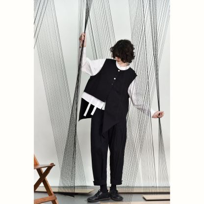 女士撞色扣不規則尖角下擺圓領馬甲