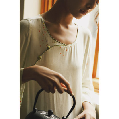 女貢緞新中式蝶戀印花長袖睡裙